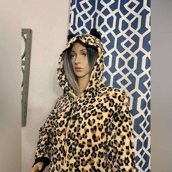 Leopard Fleece Jumpsuit with cat ears - Picture 3 of 6